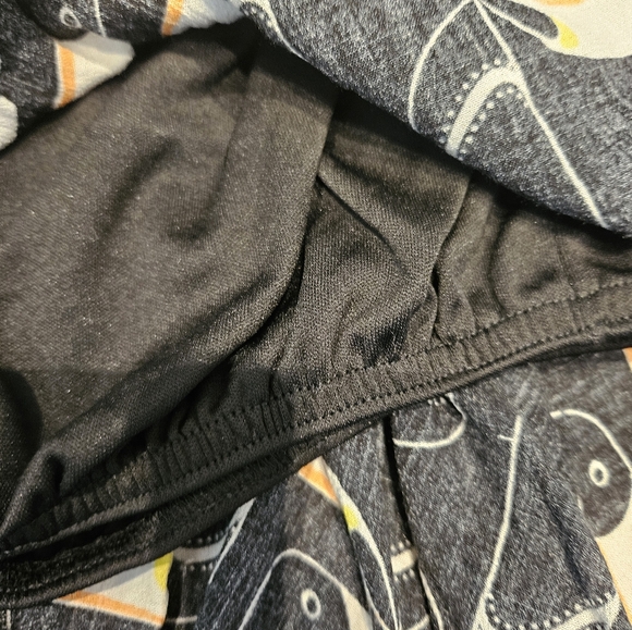 Tucan printed, off shoulder crop top. Flat friendly! - Picture 4 of 7